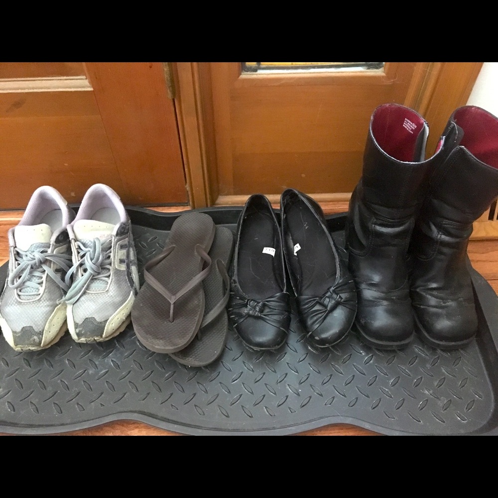 Assorted shoes